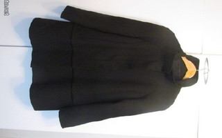 Tyylikälle naiselle ZARA BASIC takki, koko XL.