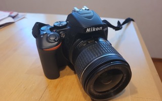 Nikon D3500 digijärkkäri+kameralaukku