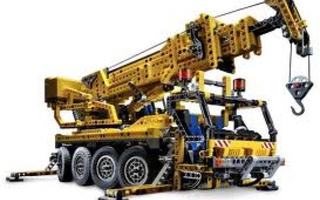 Lego 8421 Pneumatic Mobile Crane ( Technic ) 2005