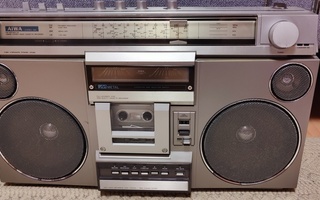 RETRO KASETTISOITTIMET HITACHI,  SHARP & AIWA