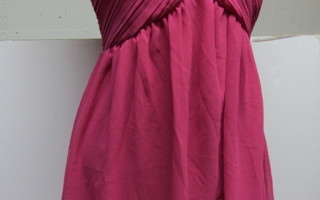 # Uusi pinkki mekko, koko XS/S #