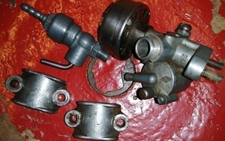 Neuvostoliittolaisen polkupyörän apumoottorin osia