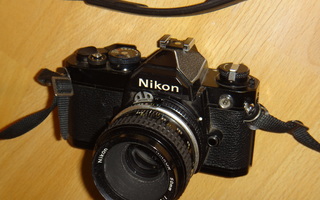 NIKON FM JÄRJESTELMÄKAMERA + 50mm nikkor