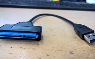 2.5" SATA kiintolevyn USB kaapeli / sovitin
