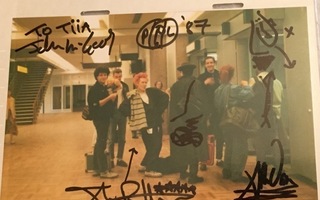 PiL (Johnny Rotten) valokuva nimikirjoituksilla