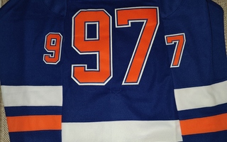 Pelipaita McDavid #97