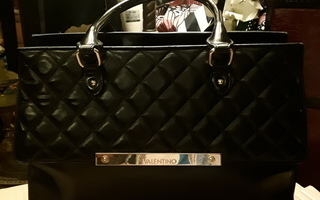 Musta käsilaukku Valentino by Mario Valentino