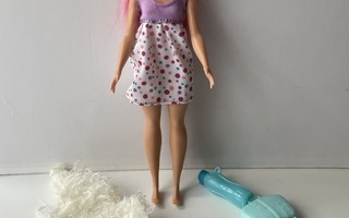 Barbie Curvy nukke ( pinkit  hiukset).