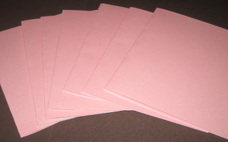 Vaaleanpunaisia korttipohjia
