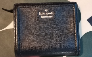 Kate Spade New York pieni lompakko