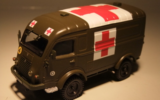 Renault 1000kg ambulanssi -50 + 3 figuuria 1:43