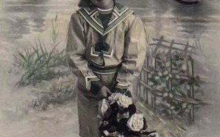 LAPSI / Suloinen lapsi ruusukimppu kädessään. 1900-l.