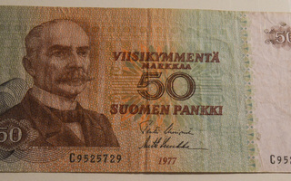 50 markkaa 1977 Värivirheitä
