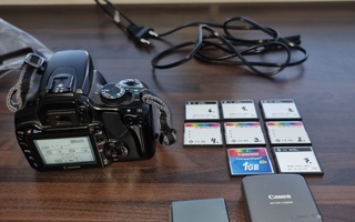 Canon 400D + 8kpl cf-kortteja