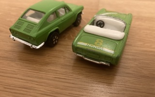 Fiat ja Honda 1/64 Playart pikkuautot.