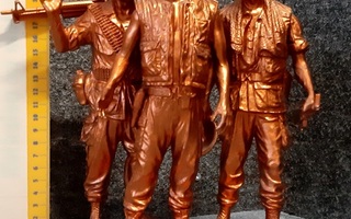 Kolme taistelevaa miestä" Vietnamin muistopatsas