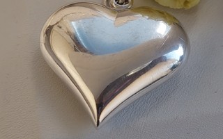 Turun tyylikulta 925 hopeinen ISO sydänriipus.