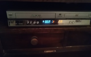 Panasonic NV-VP30 VHS DVD Soitin