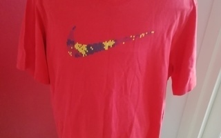 Nike punainen t-paita 13-15v (XL)