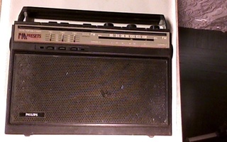 Philips, radio,ja radionauhuri ja Grundig nauhuri.