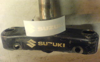 Suzuki PV tarrat  etuhaarukkaan