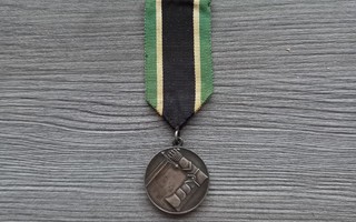 Suojeluskunnan Ansioluokan harrastusmerkki hopeaa, G8 = 1936