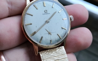 MIESTEN 14K KULTAINEN RANNEKELLO "LINEN DIAL" !!