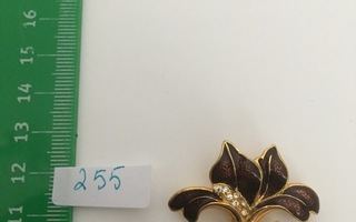 rintakoru nro 255 : kultaa ja timantteja kukkakimpussa