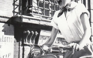 Audrey Hepburn ajaa skootterilla
