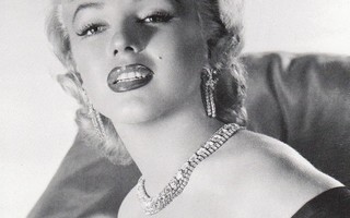 Marilyn Monroe, korut, tumma mekko