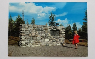 Vanha postikortti – Kuhmo - Sankarimuistomerkki (60-luku)