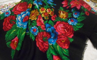 Värikäs ruusuhuivi 91 x 98cm