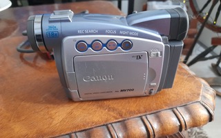 Canon MV700