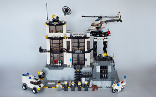 LEGO City 7237 - Police Station