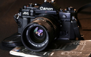 Canon A-1 + FD 35-70/4 filmikamera