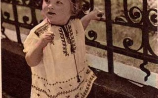 LAPSI / Keltamekkoinen pikkutyttö ja rauta-aita. 1940-l.