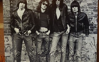 Ramones I (+60kpl LP:tä huudettavana / Uusi myyjä!)