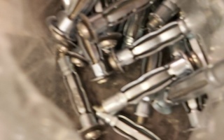 Ruuvitulppa raw plug metallia 5,5-6 cm 38 kpl