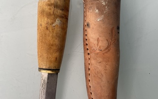 Puukko nahkatupella