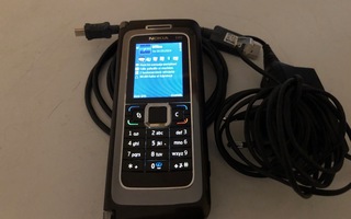 Nokia E90 -puhelin