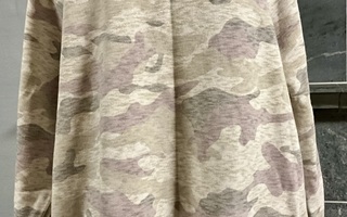OLD NAVY easy vintage pink camo kuosi college M