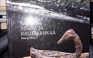 Heikkilä  : Risuja ja rautalankaa ( SIS POSTIKULU  )