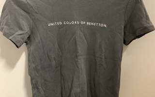 Benetton naisten harmaa t-paita koko M