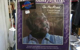 COUNT BASIE AND ORCHESTRA - ON THE ROAD M-/M- LP