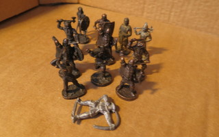 Kaksitoista metallista mini-figuuria