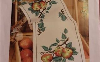 Ristipistomalli kaitaliinaan Näyttävät omenat AMA