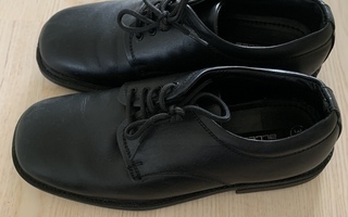 Mustat kengät  38