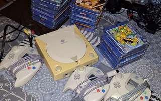 SEGA Dreamcast konsoli + pelipaketti (LUE KUVAUS)