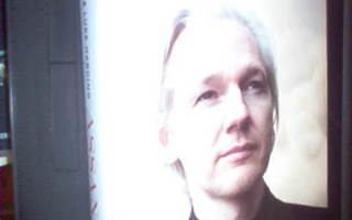 Leigh & Harding : Assange ( 1 p. 2014 ) Sis.pk