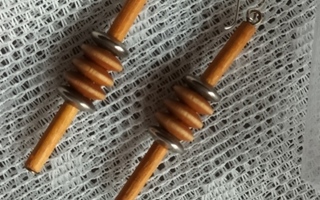 Aarikka korvakorut: vintage/ ruskeankellertävä( n. 6 cm